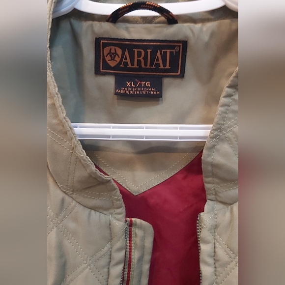 Ariat equestrian quilted vest - Picture 11 of 16